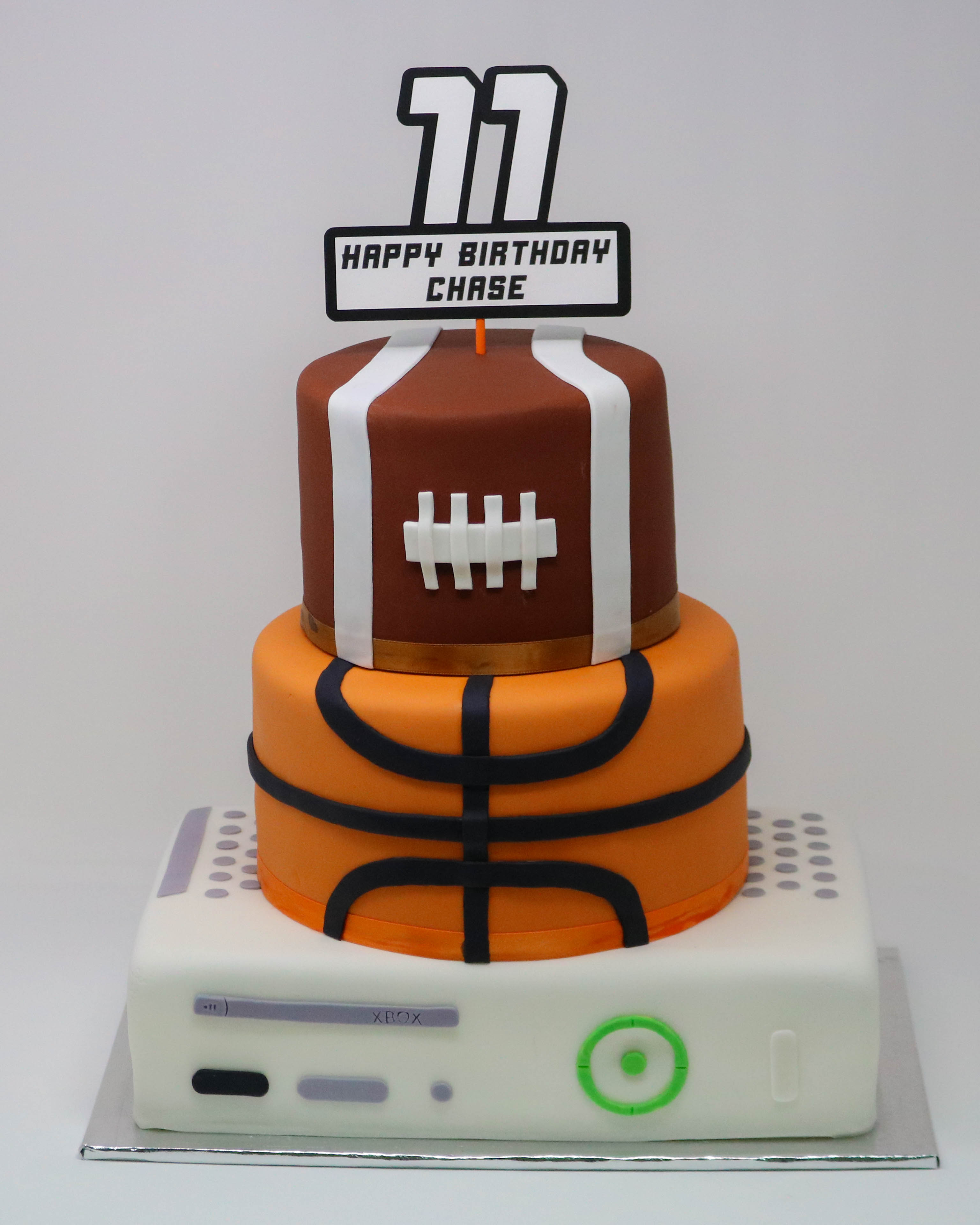 Custom themed cakes, sports cakes, football cakes, sports teams